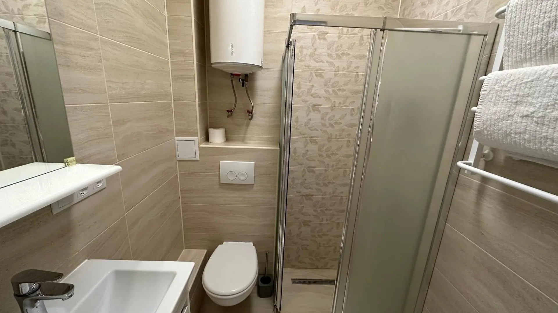 Rybalsky Studio Apartment Podil - Dnipro View Kyiv Ukraine